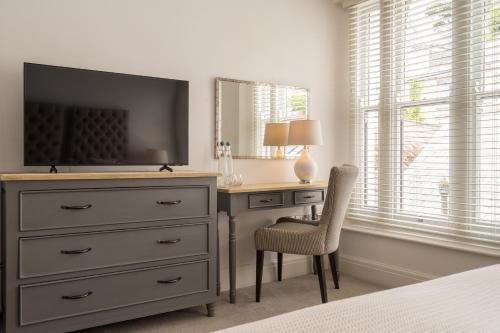 Luxury Classic Room - Street Facing View