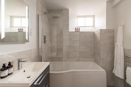 Luxury Classic Room - Street Facing View