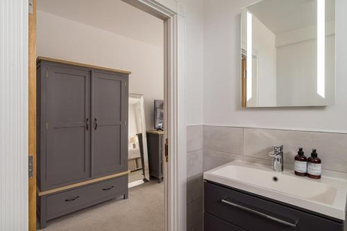 Luxury Classic Room - Street Facing View