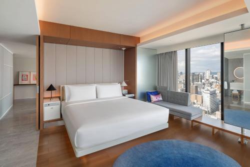 W King Suite with One King Bed