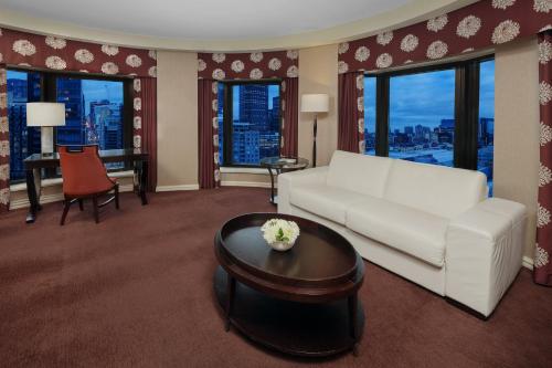 King Suite with City View - High Floor