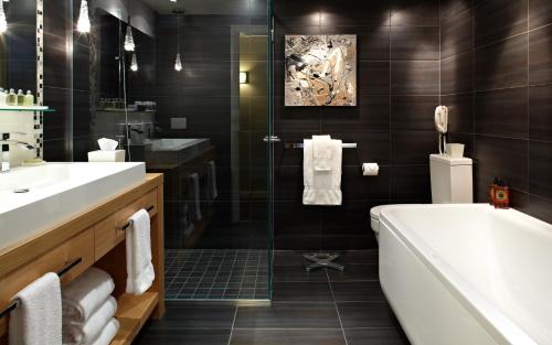 Vice Presidential King Suite