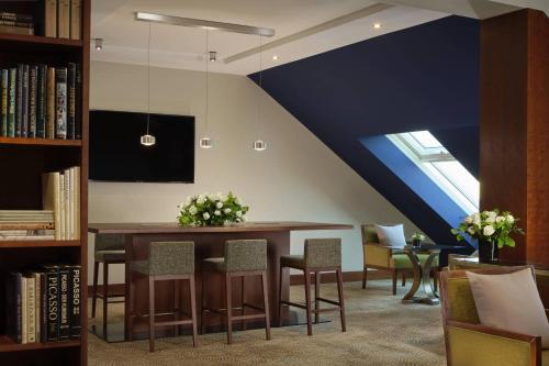 2-Bedroom Premium Executive Suite with Club lounge access