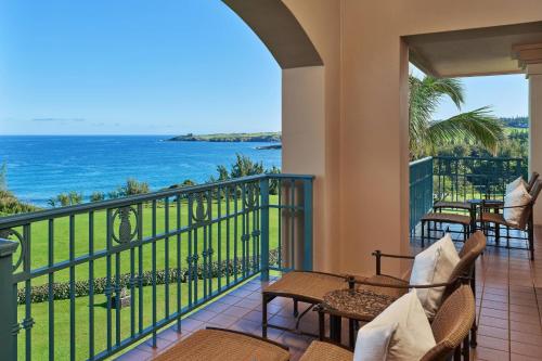 Ritz-Carlton Suite, Club lounge access, 1 King, Oceanfront