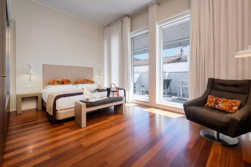 Classic Room with Balcony City View