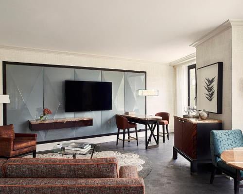 State Suite with King Bed