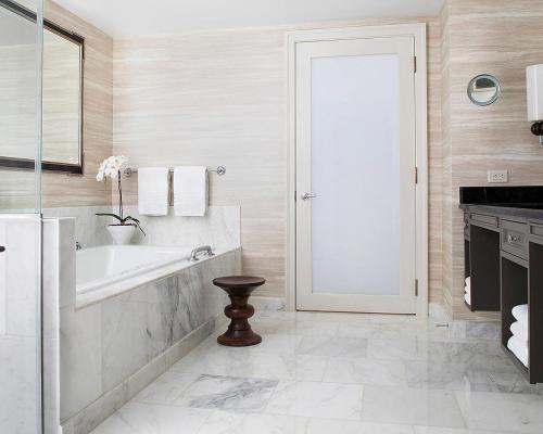 Royal One-Bedroom Suite