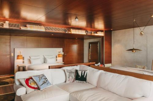 POOL SUITE LOFT