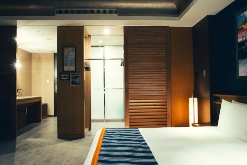 Short Stay (Check-in 18:00~/ Check-out ~10:00) - Deluxe King Room with Harbour Side