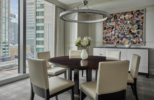 Cambridge King Suite