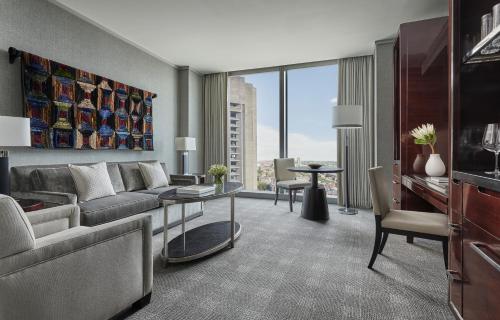 Back Bay Corner King Suite 