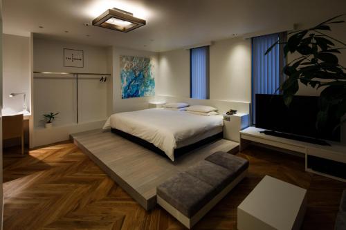 Semi Suite