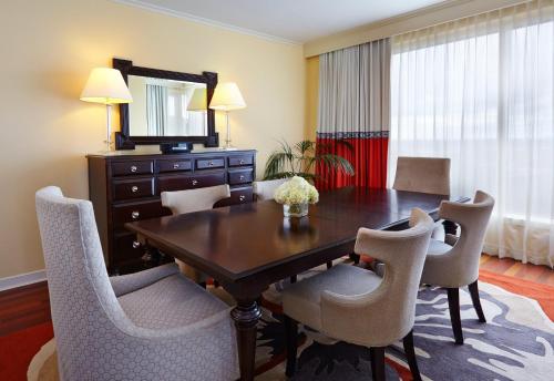 Grand King Suite