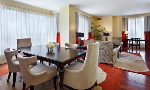 Grand King Suite