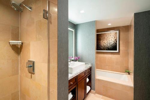 Club Executive Suite, 1 Bedroom Suite, 1 King, Sofa bed