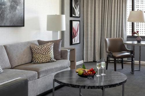 Club Executive Suite, 1 Bedroom Suite, 1 King, Sofa bed