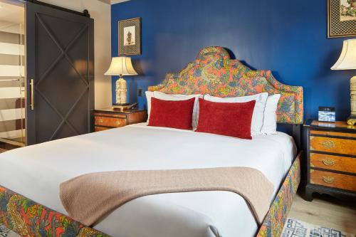 1 King Bed, One-Bedroom Suite, Non-Smoking