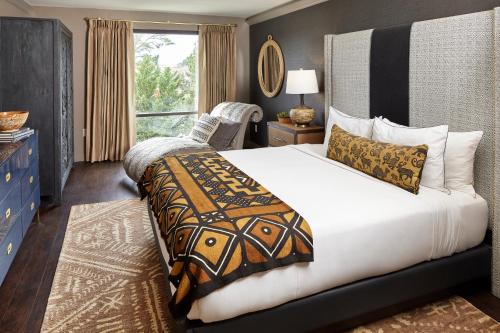 1 King Bed, One-Bedroom Penthouse Suite, Non-Smoking