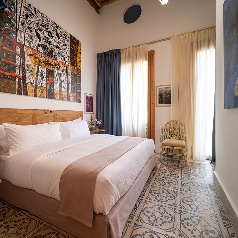 Petite Classic Room