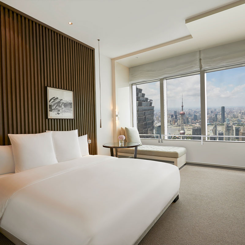 1 King Bed with Pearl Tower View