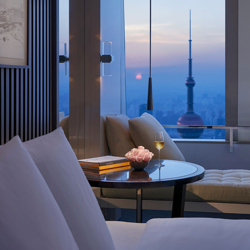 1 King Bed with Pearl Tower View