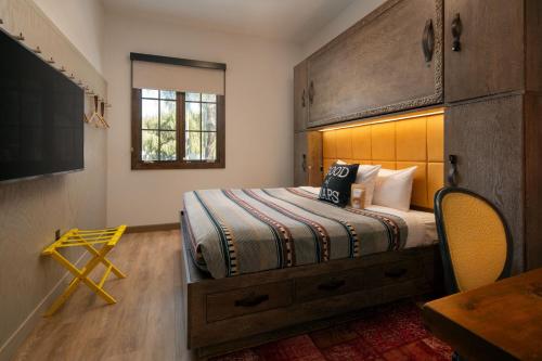 COZY KING - 175 SQF, Guest room