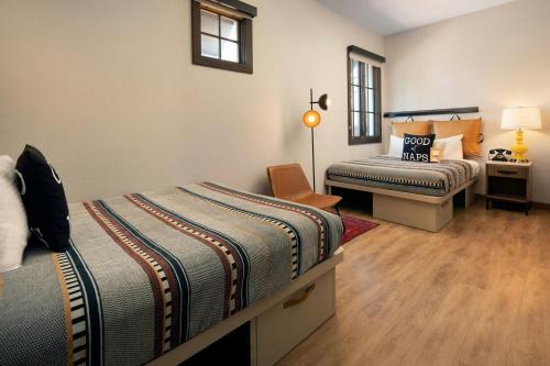 DOUBLE UP - 185 SQF, Guest room, 2 Queen