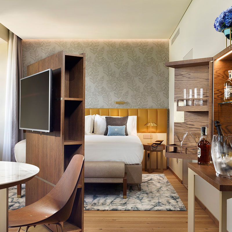 Suite with Lake View