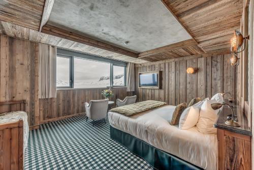 Deluxe Family Room
