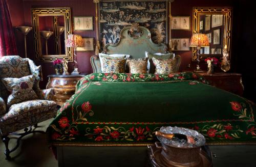 Estate Room