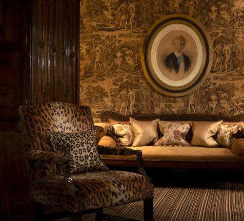 Estate Room