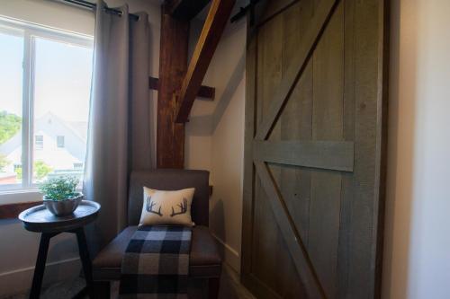 Twin room with mountain view