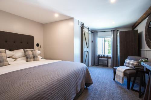 King Room with Mountain View