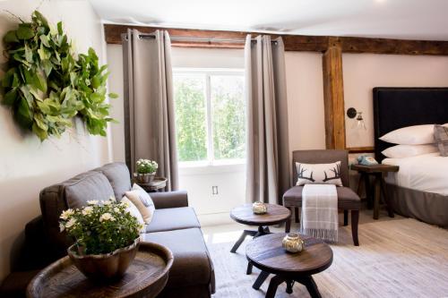 Suite with Mountain View