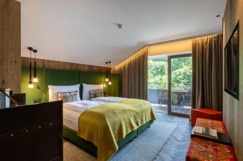 Deluxe Room with Balcony and Matterhorn View