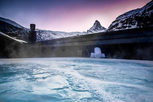 Deluxe Suite with Jacuzzi and Matterhorn View