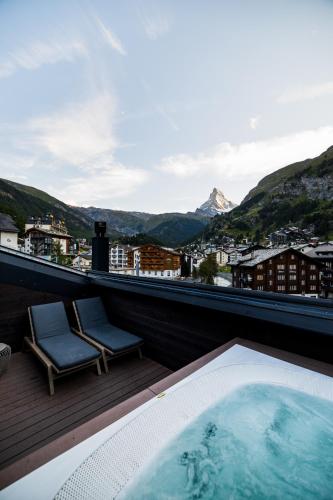 Deluxe Suite with Jacuzzi and Matterhorn View