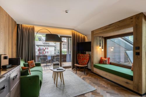 Deluxe Suite with Jacuzzi and Matterhorn View