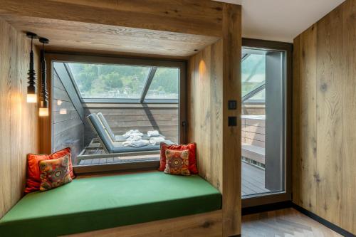 Deluxe Suite with Jacuzzi and Matterhorn View