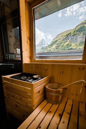 Deluxe Suite with Jacuzzi and Matterhorn View