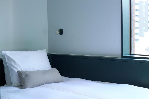 Check in after 7PM - Minimal Double Room