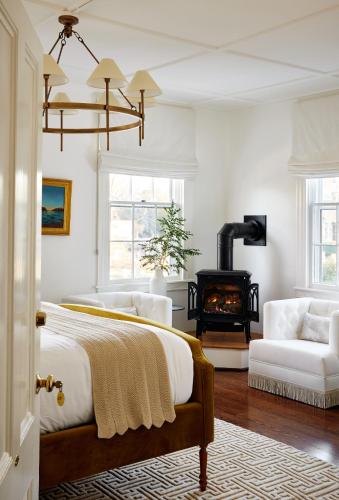 Deluxe King Fireplace - Jefferds House