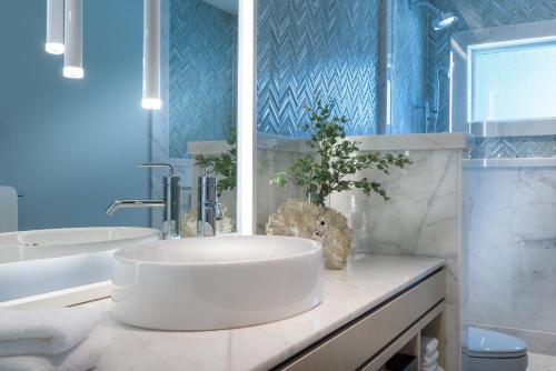 Seaside Oceanfront Suite