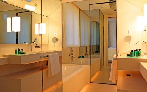 Suite with Garden View - Spa Access