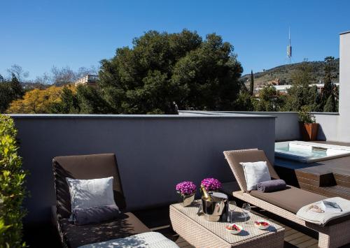 Penthouse with Private Jacuzzi and Terrace - Spa Access