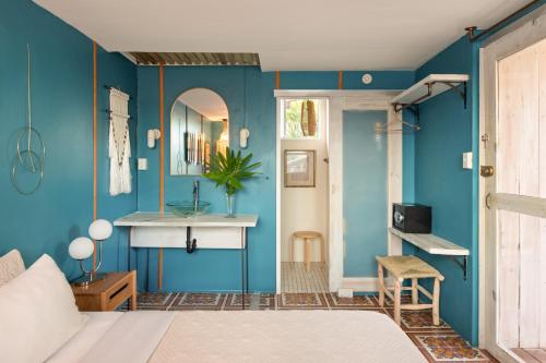 TROPICALIA Suite