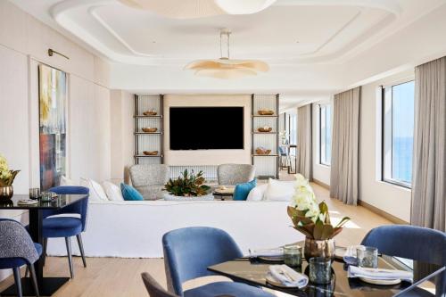 Club Deluxe King Room - Club Level/Upper Floor