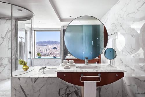 One-Bedroom Penthouse with Skyline View