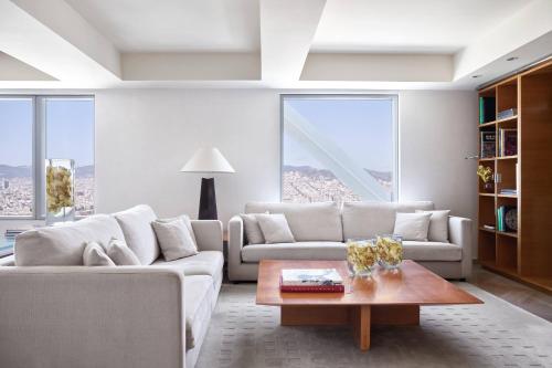 One-Bedroom Penthouse with Skyline View