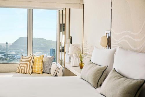Panorama King Room with City View